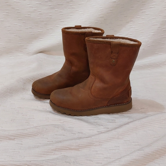 Brown Shearling-Lined Boots - Picture 2 of 13